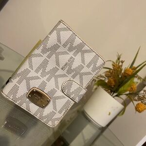 Michael Kors Patterned Wallet in White and Gray
